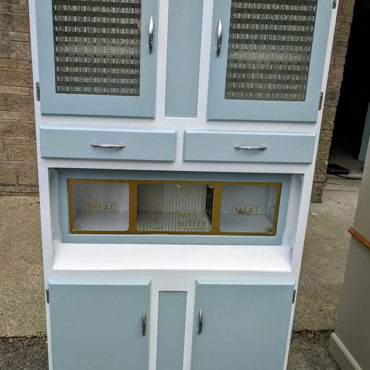 Kitchenette Larder Pantry (Blue & White)